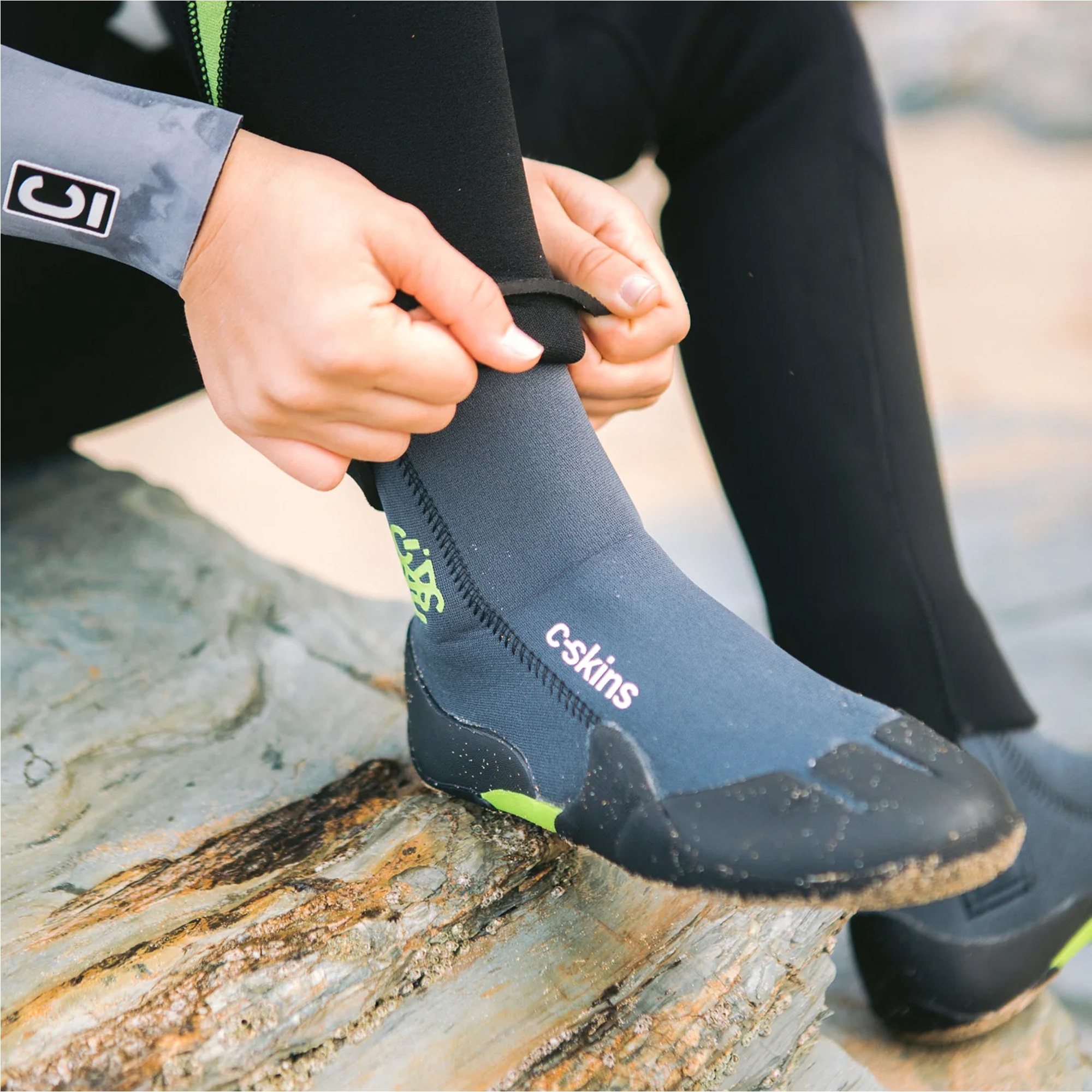 2026 C-Skins Junior Legend 5mm Zipped Round Toe Wetsuit Boots C-BOLE5JZ - Black / Flash Green / Charcoal